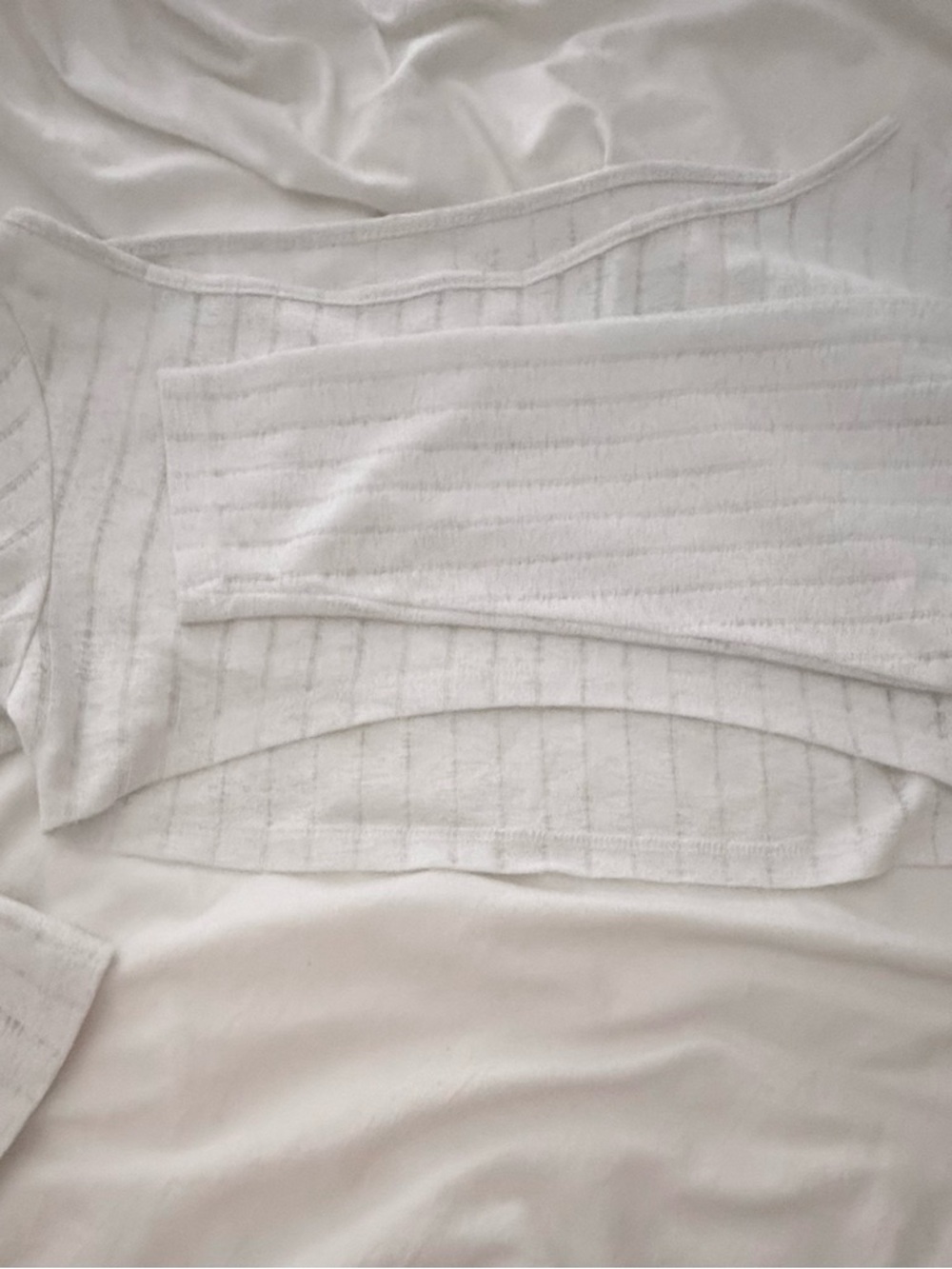 SHEIN White Textured Ribbed Knit Cropped Top